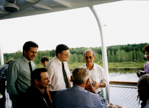 1995 10 тысяч абонентов1