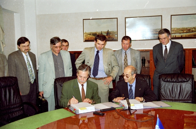 1996 Контракт с Alcatel