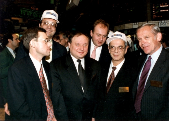 1996 Выход компании на NYSE