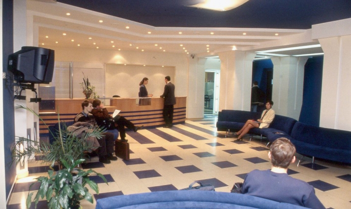 1998 Новый офис на улице 8 Марта